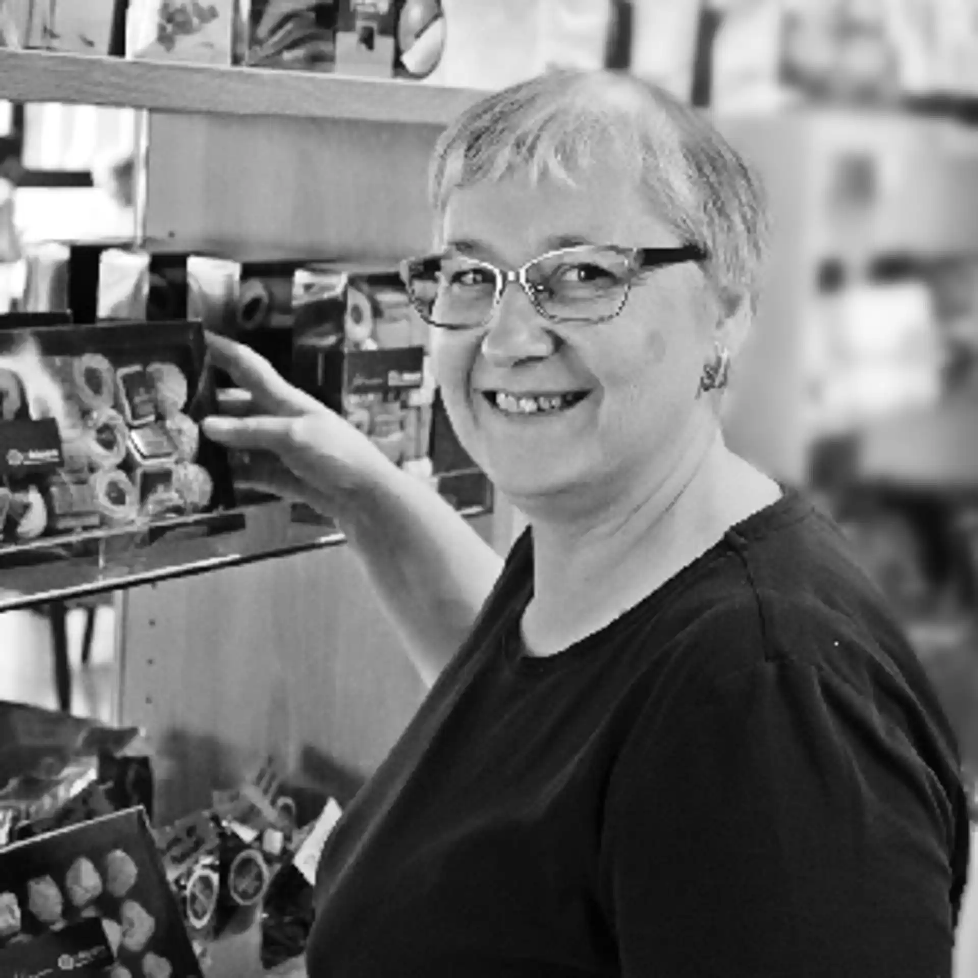 Sylvia Del Deserto Bond